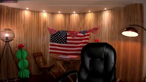 Snapshot of mialaurence_ chatting on July 4, 7:09 pm Call me Mia online show from July 4, 7:09 pm