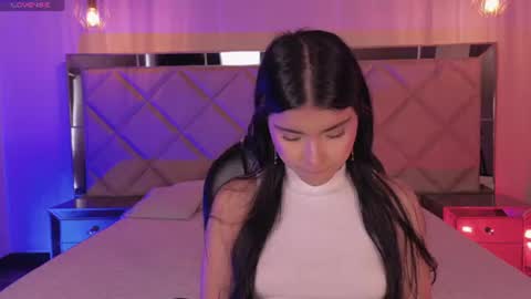 Snapshot of mialaurence_ chatting on July 8, 7:29 pm Call me Mia online show from July 8, 7:29 pm