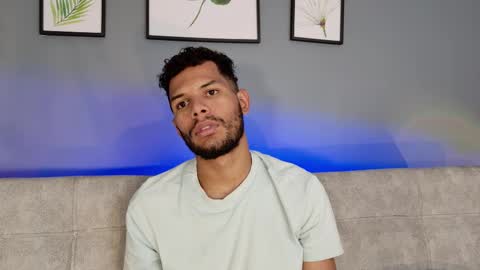 Mia online show from November 29, 7:39 pm