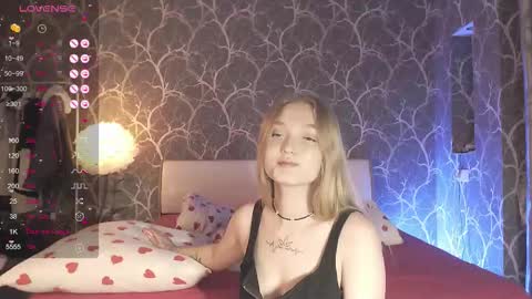 Snapshot of miamiameow chatting on September 24, 4:32 pm Mia online show from September 24, 4:32 pm