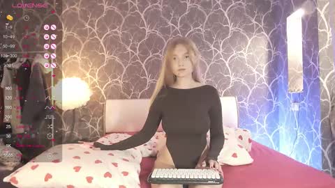 Snapshot of miamiameow chatting on October 4, 11:08 am Mia online show from October 4, 11:08 am