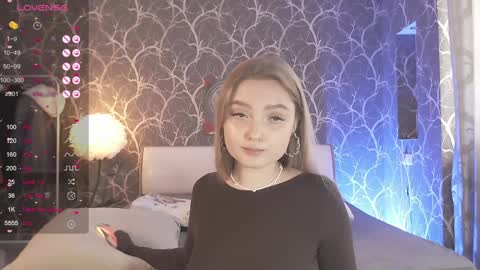 Mia online show from March 27, 9:42 am