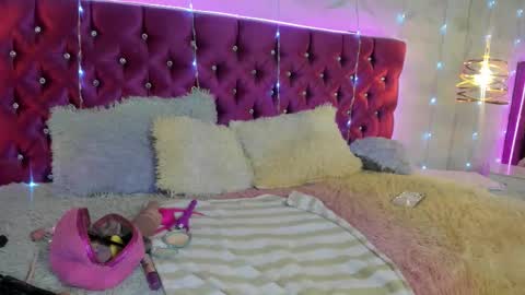 miamiller22 online show from December 20, 5:42 pm