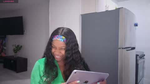 Snapshot of miamiworld chatting on April 21, 2:51 am MiamiWorld online show from April 21, 2:51 am