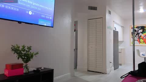 Snapshot of miamiworld chatting on May 24, 8:30 am MiamiWorld online show from May 24, 8:30 am