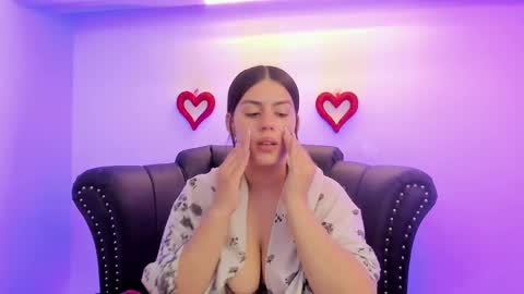 Snapshot of miamontoya chatting on February 25, 12:34 pm Mia   -5 7001400 Follow  online show from February 25, 12:34 pm