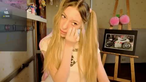 MiaMoon online show from June 4, 1:50 pm