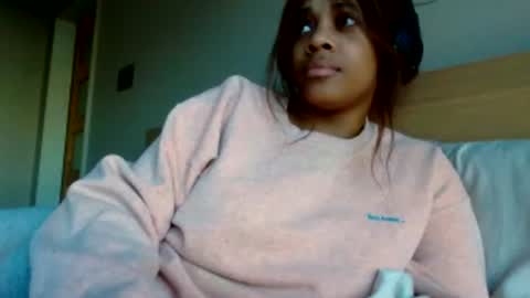 Snapshot of miamuffin8 chatting on December 13, 1:22 pm MiaMuffn online show from December 13, 1:22 pm