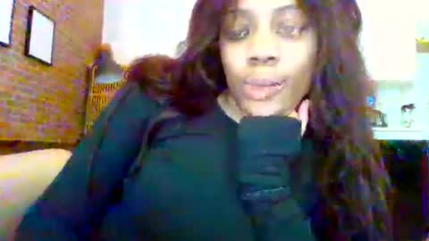 Snapshot of miamuffin8 chatting on September 18, 1:46 pm MiaMuffn online show from September 18, 1:46 pm