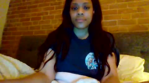 Snapshot of miamuffin8 chatting on October 20, 11:54 am MiaMuffn online show from October 20, 11:54 am