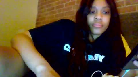 Snapshot of miamuffin8 chatting on November 12, 2:34 am MiaMuffn online show from November 12, 2:34 am