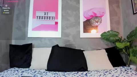 Mia online show from January 6, 8:23 pm