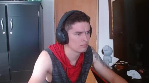 Snapshot of miaou_miaou chatting on February 9, 9:06 pm miaou_miaou online show from February 9, 9:06 pm