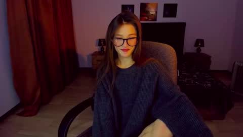 Mia online show from December 20, 6:02 pm