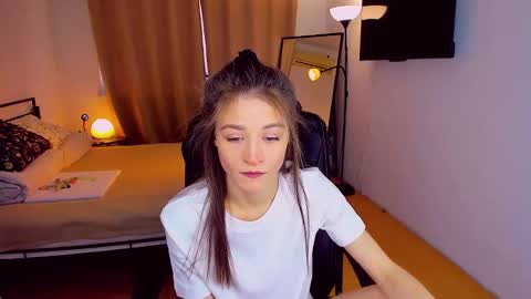 Mia online show from February 16, 1:49 pm