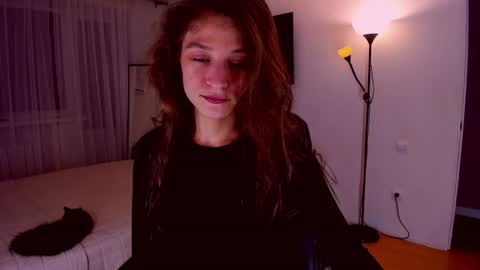 Snapshot of miapaw chatting on July 9, 7:18 pm Mia online show from July 9, 7:18 pm