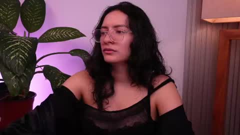 Snapshot of miaportman chatting on June 10, 9:19 am MIAPORTMANN online show from June 10, 9:19 am