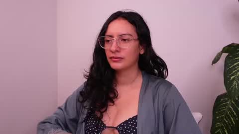 Snapshot of miaportman chatting on July 6, 6:10 am MIAPORTMANN online show from July 6, 6:10 am