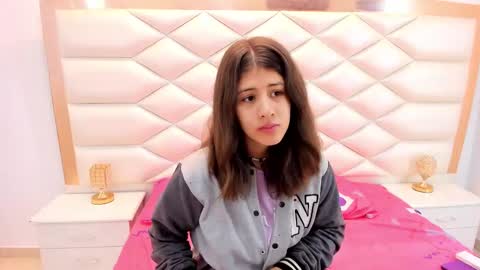 Snapshot of miaqueen021 chatting on February 27, 12:23 pm Sweetie Mia online show from February 27, 12:23 pm