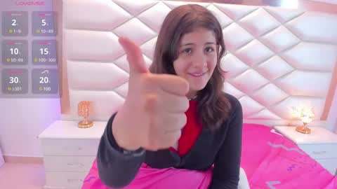 Snapshot of miaqueen021 chatting on March 1, 12:23 pm Sweetie Mia online show from March 1, 12:23 pm