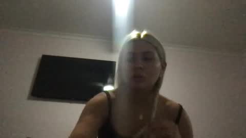 Snapshot of miariver chatting on December 17, 11:28 am mia online show from December 17, 11:28 am
