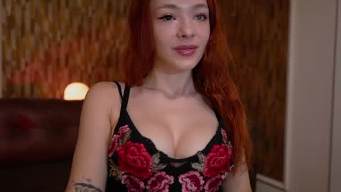 Snapshot of miarouge_me chatting on June 5, 1:56 am Mia online show from June 5, 1:56 am