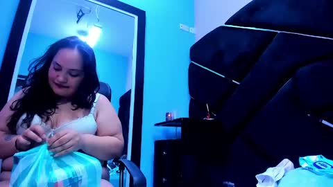 Snapshot of miarous69 chatting on May 5, 2:52 am MiaRouse online show from May 5, 2:52 am