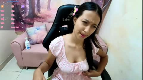 Snapshot of miasexy_18latina chatting on April 8, 11:32 am mia online show from April 8, 11:32 am