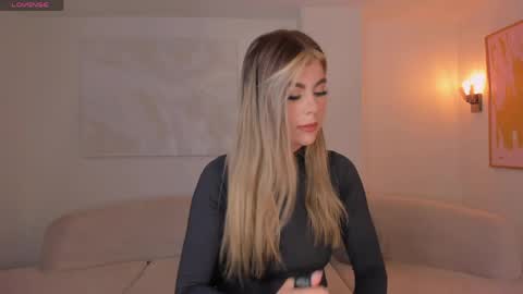 Mia Silva online show from June 6, 10:53 am