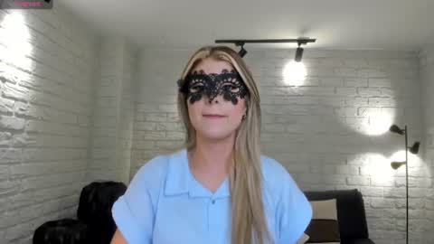 Snapshot of miasilvax chatting on June 19, 11:03 am Mia Silva online show from June 19, 11:03 am