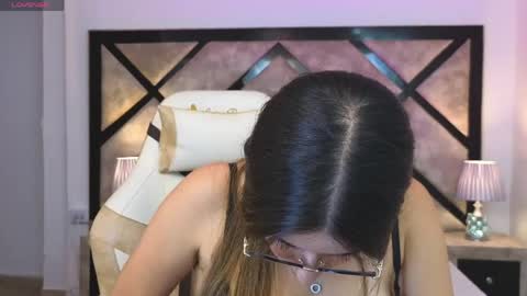 Snapshot of miasilverr chatting on April 22, 7:59 pm Mia online show from April 22, 7:59 pm