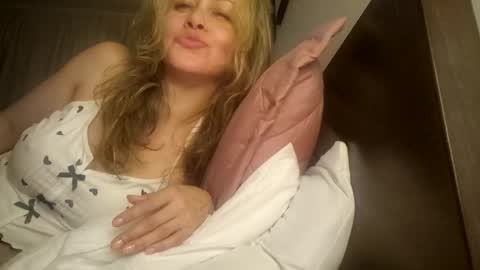 miasiren online show from October 12, 6:01 am