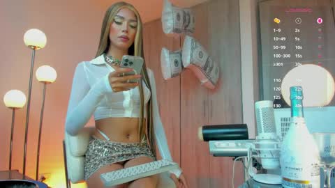 Mia  instagram miasspell online show from April 16, 2:07 pm