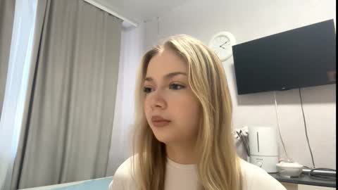 Snapshot of miasuszynski chatting on February 17, 1:07 pm Milana online show from February 17, 1:07 pm