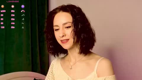 Mia online show from December 5, 6:22 am