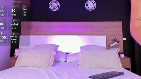 Mia online show from October 1, 1:17 pm