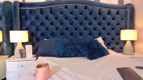 Mia online show from February 6, 4:10 pm