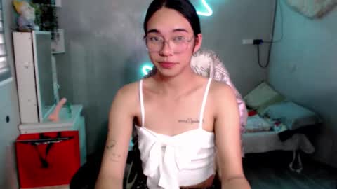 Mia online show from February 27, 9:20 am