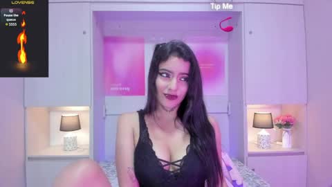 miaturnerr_ online show from April 28, 4:17 am