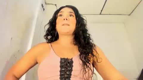 Snapshot of miavaniity54 chatting on May 1, 8:02 pm miavaniity54 online show from May 1, 8:02 pm