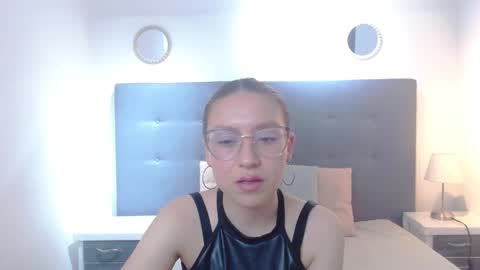 Snapshot of miavega18x chatting on January 8, 8:44 pm mia vega online show from January 8, 8:44 pm