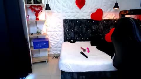 mia online show from February 28, 12:17 pm