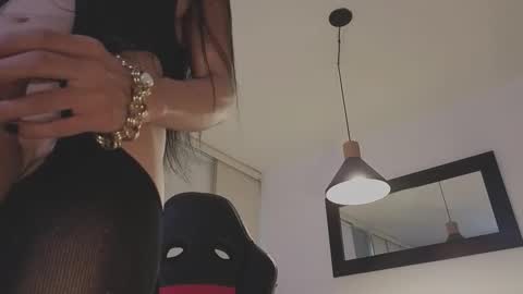 Mia online show from March 10, 9:31 pm