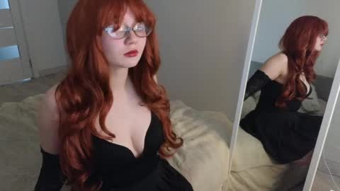 Mia online show from May 27, 11:40 am