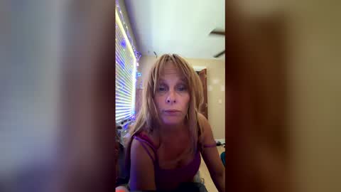 Snapshot of micandbri7482 chatting on May 26, 9:33 pm micandbri7482 online show from May 26, 9:33 pm