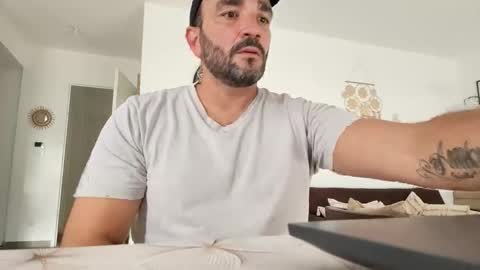 Snapshot of michael666c chatting on September 16, 6:58 am michael666c online show from September 16, 6:58 am