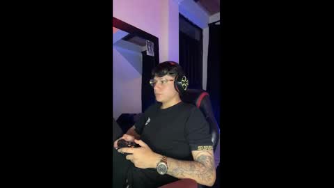 Snapshot of michael_kendall0 chatting on December 6, 10:19 pm michael independent model  online show from December 6, 10:19 pm