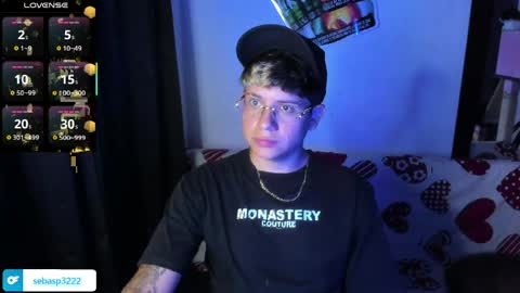 michael independent model  online show from April 6, 10:33 pm