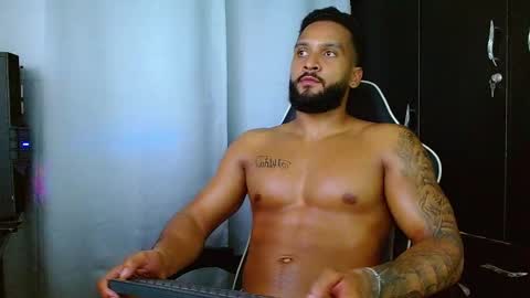 Snapshot of michael_maximo chatting on February 20, 6:26 am maximo online show from February 20, 6:26 am