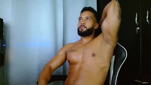 Snapshot of michael_maximo chatting on February 23, 1:36 am maximo online show from February 23, 1:36 am